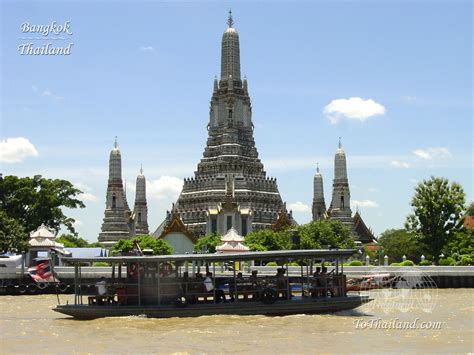  O Templo de Wat Arun: Uma Maravilha Dourada à Beira do Rio Chao Phraya!