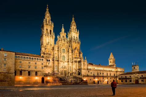  A Catedral de Santiago de Compostela: Uma Obra-Prima Medieval e um Destino Espiritual Inesquecível!