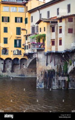 A Ponte Vecchio: Um Marco de Pedra e Joias em Florença!