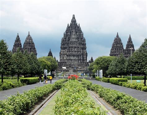 Candi Prambanan: Um Tesouro Histórico e Arquitetonico Deslumbrante!