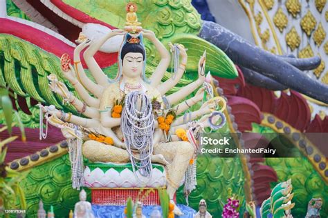 O Templo de Guanyin: Uma Joia Arquitétônica e Refúgio Espiritual em Guigang!