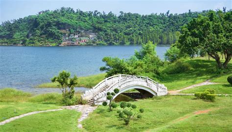 Parque Shiqiao: Um Refúgio Verdejante em Zhanjiang Perfeito para Relaxar!