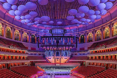 The Royal Albert Hall: Um Palco Históriconde Sonhos Musicais e Arquitetura Exuberante!