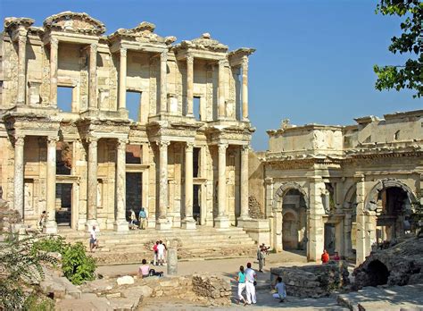 As Ruínas de Efesos: Uma Jornada Através do Tempo na Turquia Antiga!